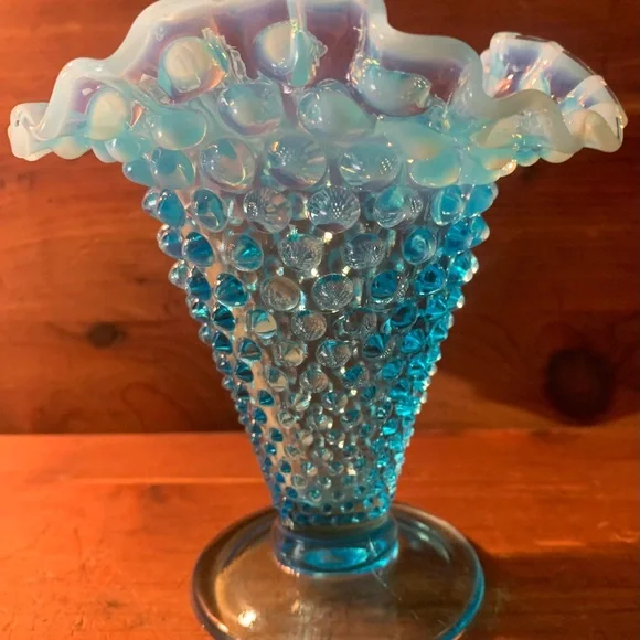 Vintage Fenton Blue Opalescent Hobnail Ruffled Pedestal 6” Vase- Art Collectible - Picture 2 of 11
